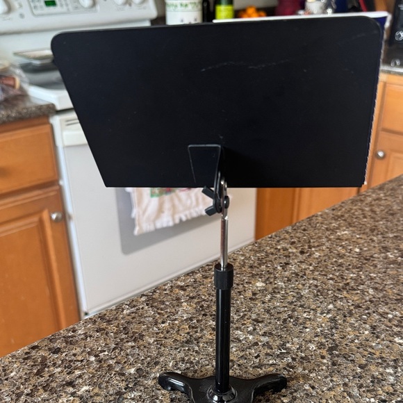 American Girl Doll Musical Instrument Set - Stand, Flute, Chart and 2 books - Picture 2 of 11